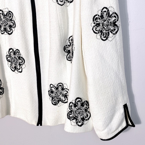 Carlisle Elegant White Tweed Jacket with black floral detailing size 18 - Picture 6 of 12